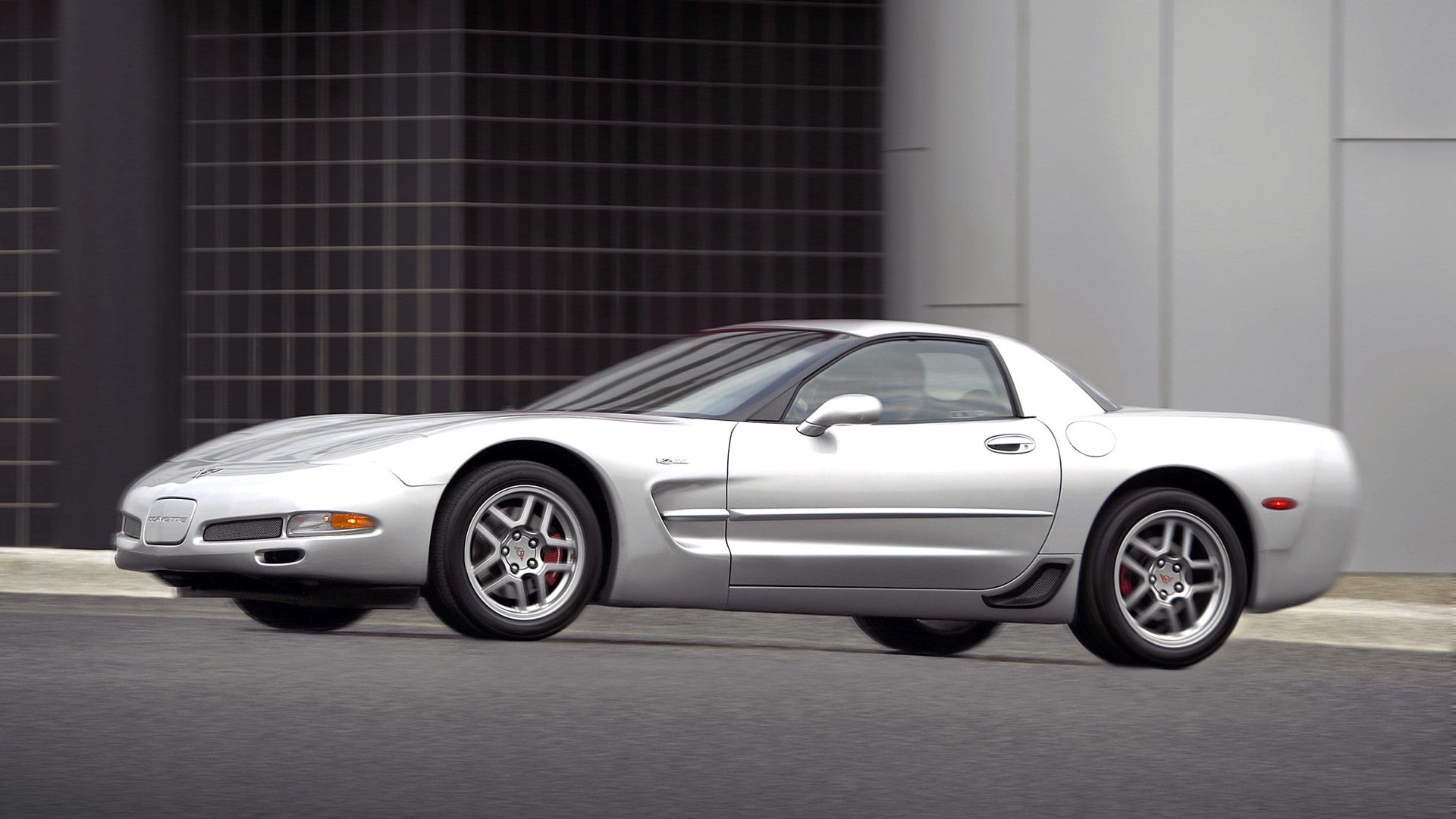 Click to Enlarge-Esc to Close Corvette Generations/C5/C5 2001 Silver Z06 left.jpg